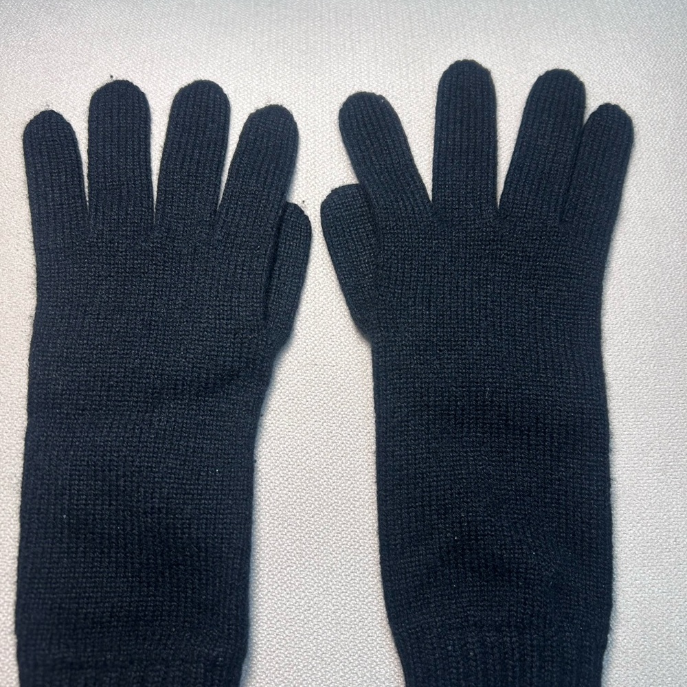 Womens Black Knit Gloves - Classic Winter Accessory